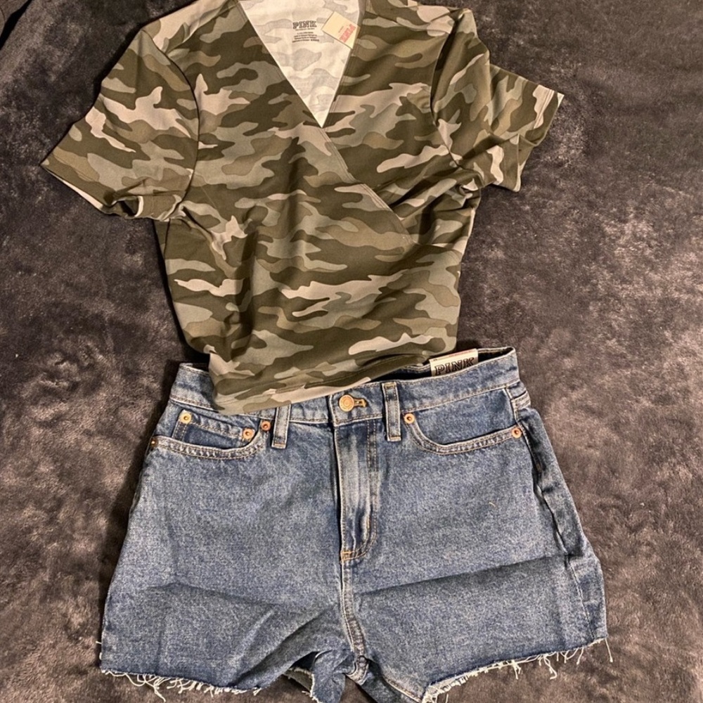 NEW PINK Brand high waisted raw hem denim shorts size 25.